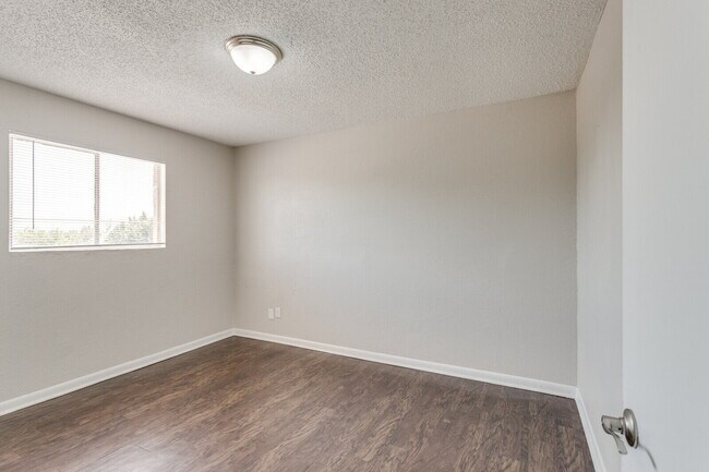 Building Photo - $699 - 2BR in Moore - $99 Move in Special! $0 Deposit!