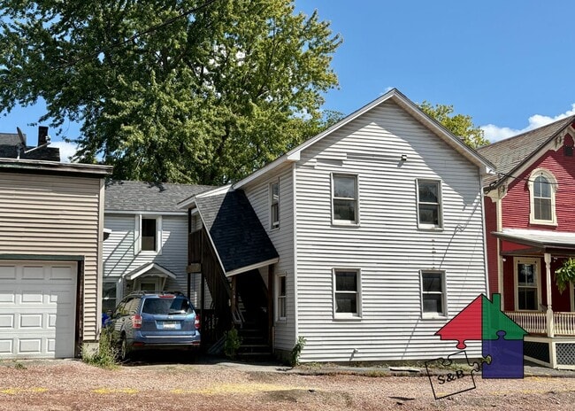 Building Photo - 214-216 Pine St