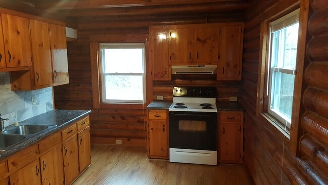 Building Photo - Duplex 2 bedroom 1 bath