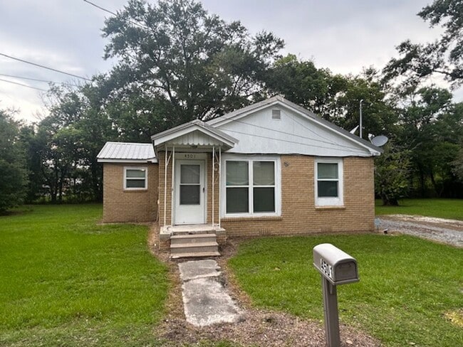 Building Photo - Moss Point 3 Bedroom