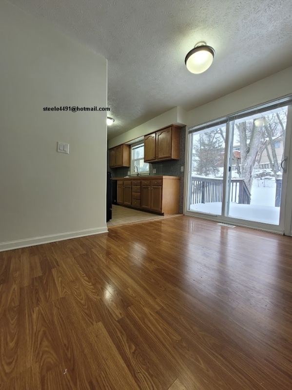 Building Photo - 2806 Janan Dr