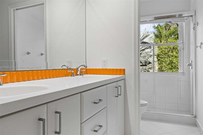 Building Photo - 926 Marina Dr