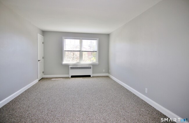 Building Photo - 6 Revere Dr