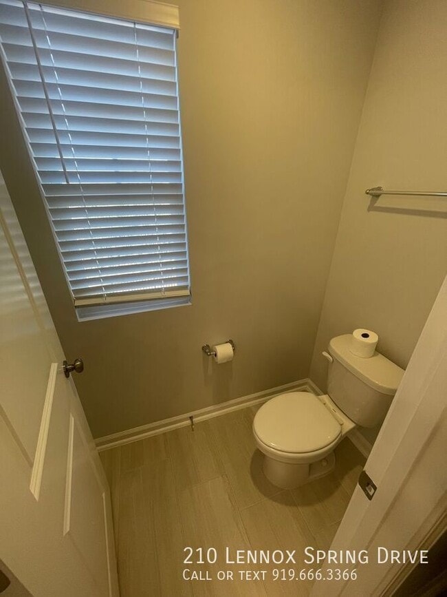 Building Photo - 210 Lennox Spring Dr