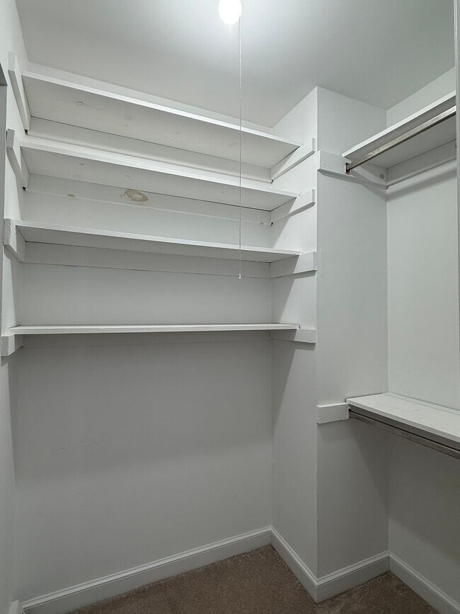 Building Photo - 71 Oak Knoll Dr