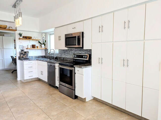 Building Photo - 23061 Aqua Vw