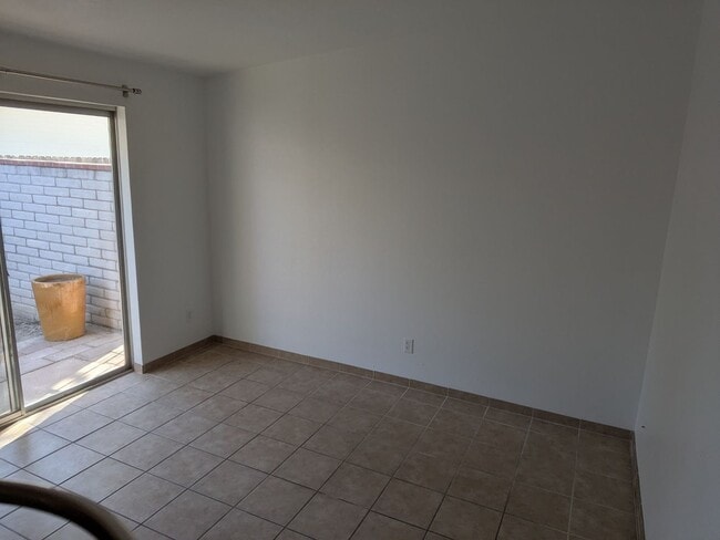 Building Photo - Triplex - 2 Bedroom and 1 Bath Unit