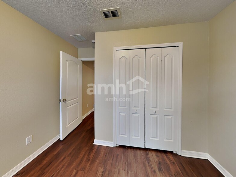 Building Photo - 1720 Portcastle Cir