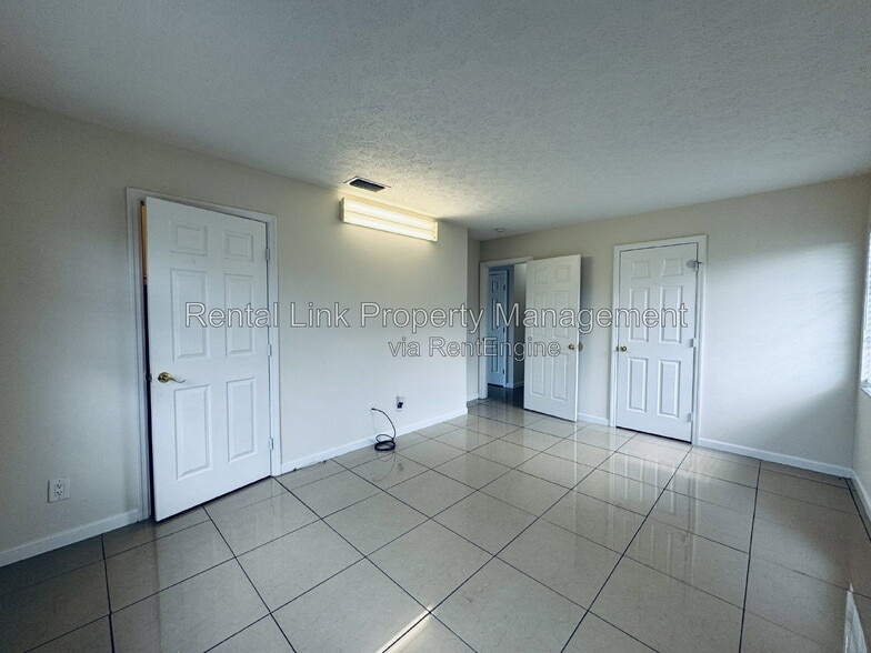 Building Photo - 3619 SE 9th Pl