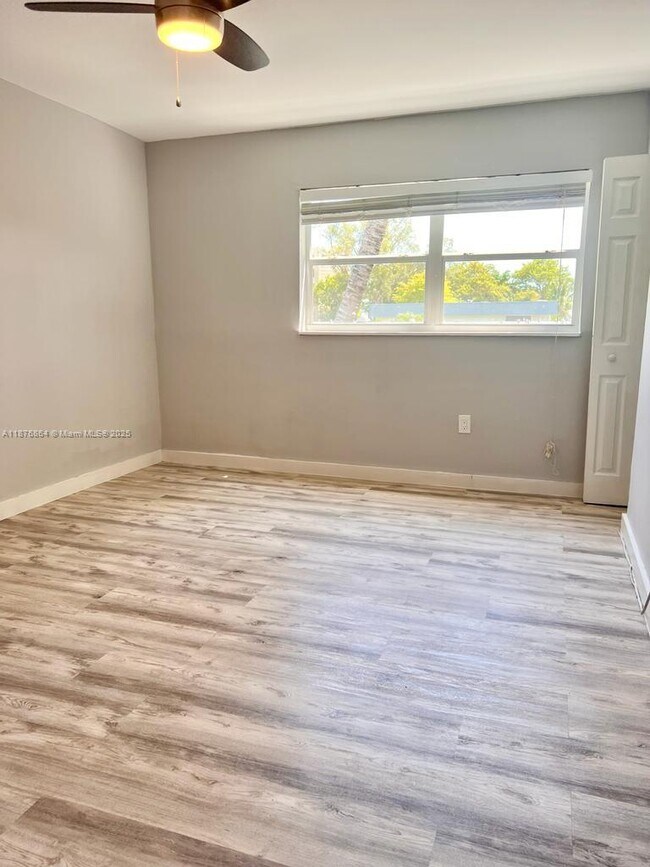 Building Photo - 7820 NE Bayshore Ct
