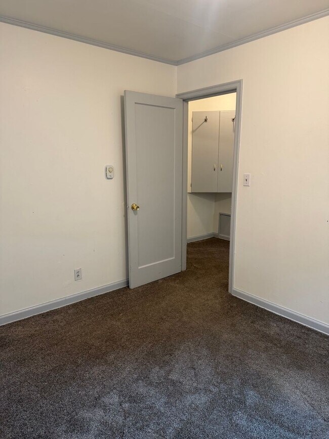 Building Photo - 12506 SE Lincoln Ct