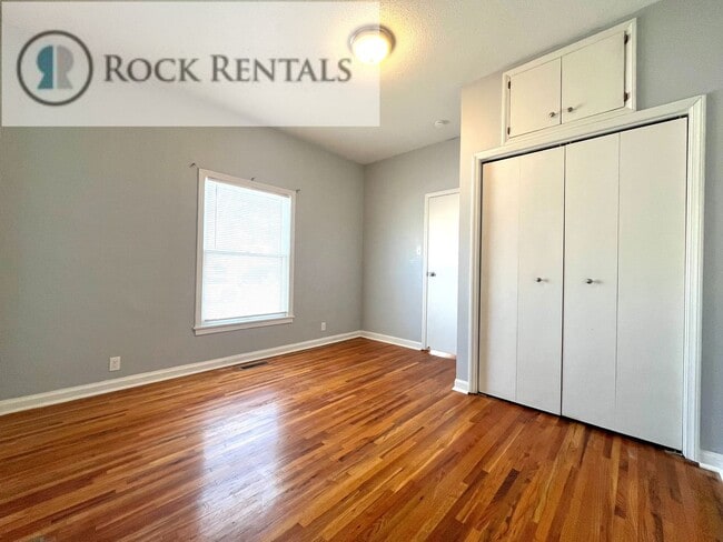 Building Photo - 3 Bed 1 Bath with Car Port