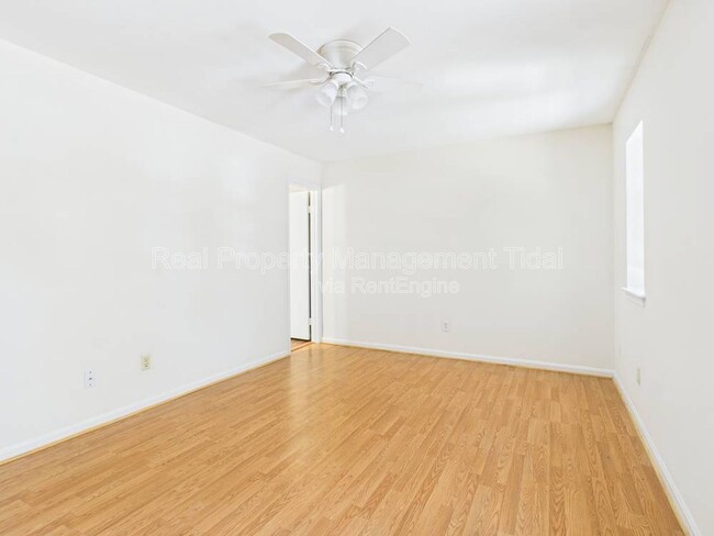 Building Photo - 1055 Old Denbigh Blvd