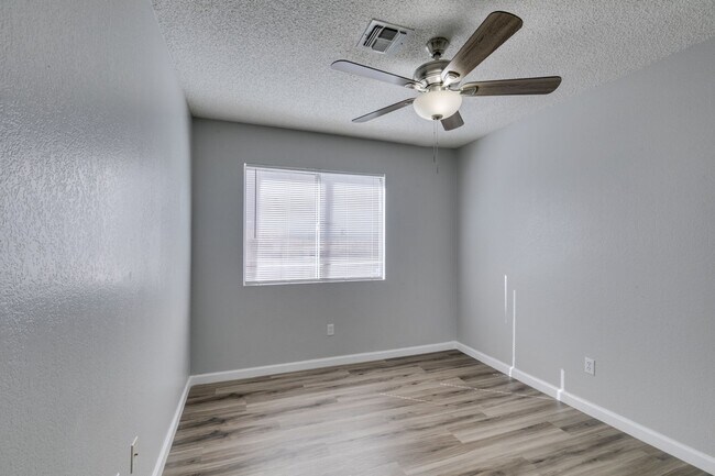 Building Photo - 8392 Gresham Dr