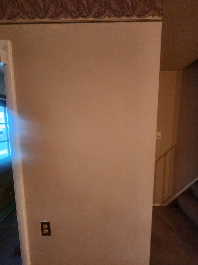 Building Photo - Charming 2-Bedroom Property in Prime Location
