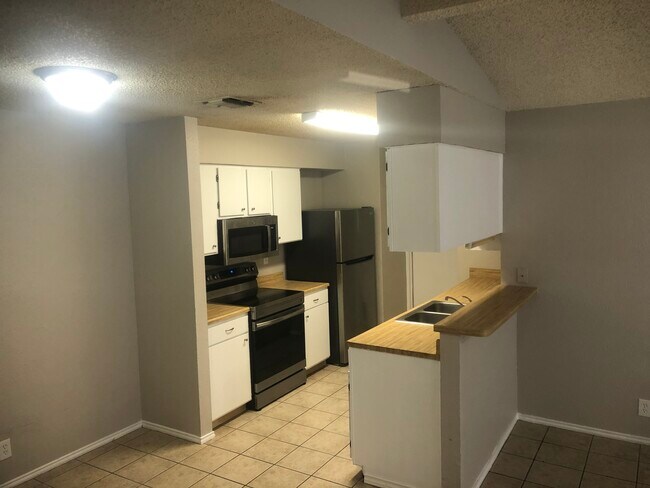 Building Photo - 7257 Lansbury Dr