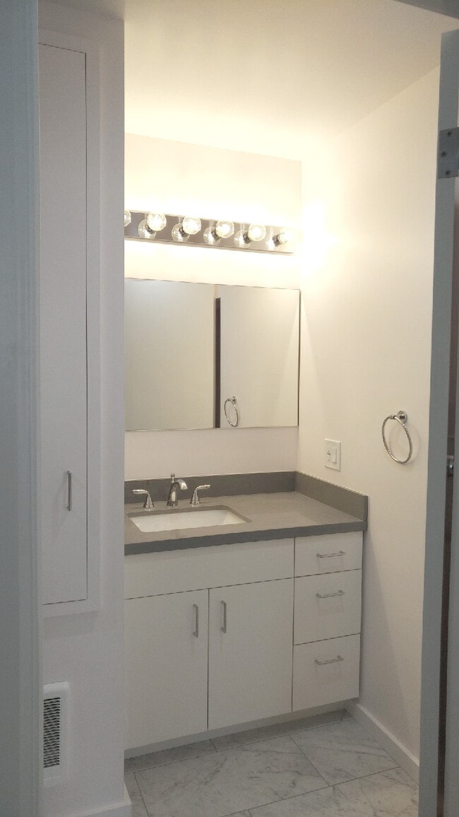 front bathroom #2 - 351 Vallejo St