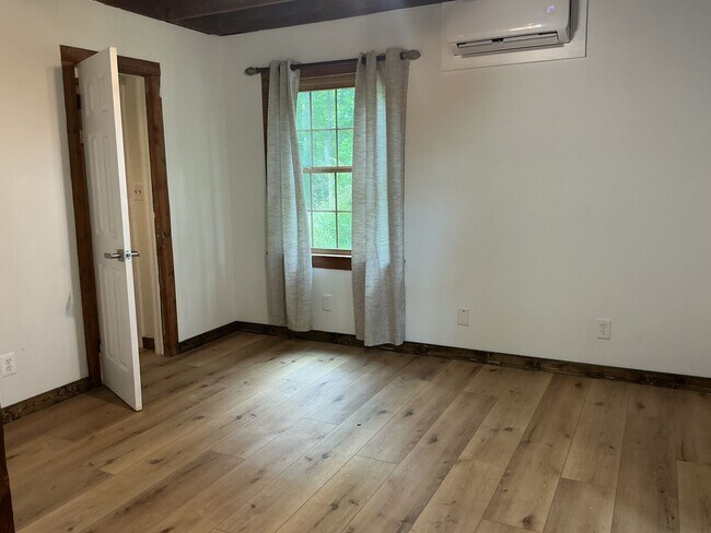 Building Photo - 360 Wood Landing Rd