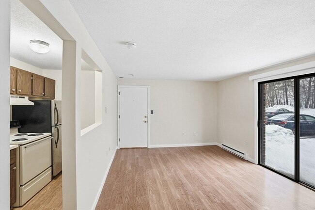 Building Photo - 386 Great Rd