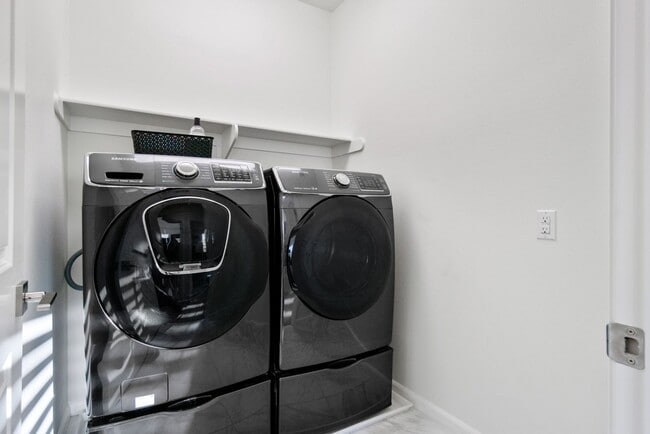 Building Photo - Thoughtfully Renovated 3 Bed, 2.5 Bath Sin...