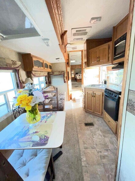 Building Photo - 1 1st St