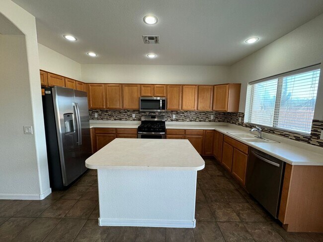 Building Photo - 4 Bedroom - 2.5 Bath - 2485 Sq. Ft - Sahuarita