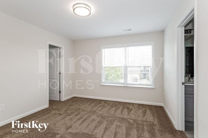 Building Photo - 2641 Kinmere Dr
