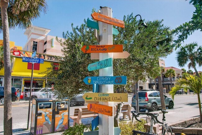 Building Photo - 741 Lantana Ave