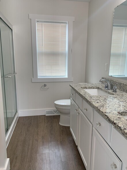 Master Ensuite - 41 Dieskau St