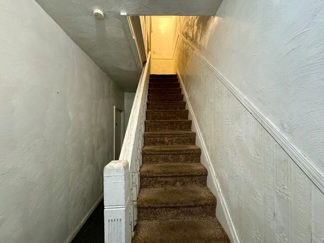 Building Photo - 2903 Stayton St