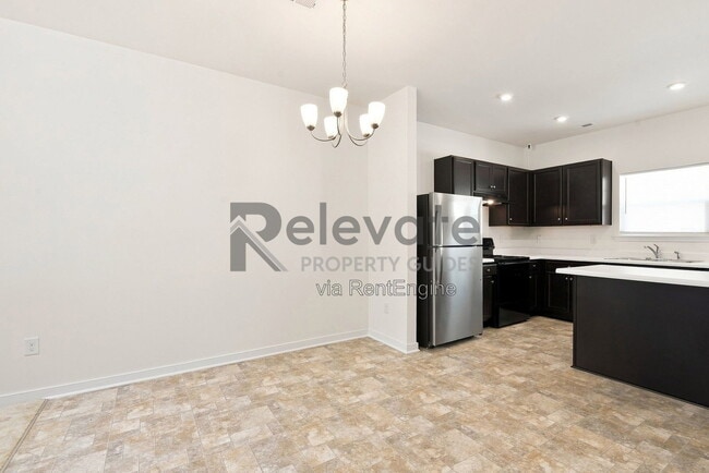 Building Photo - 250 Greenpark Rd