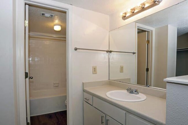 Building Photo - 1 bedroom in Austin TX 78704