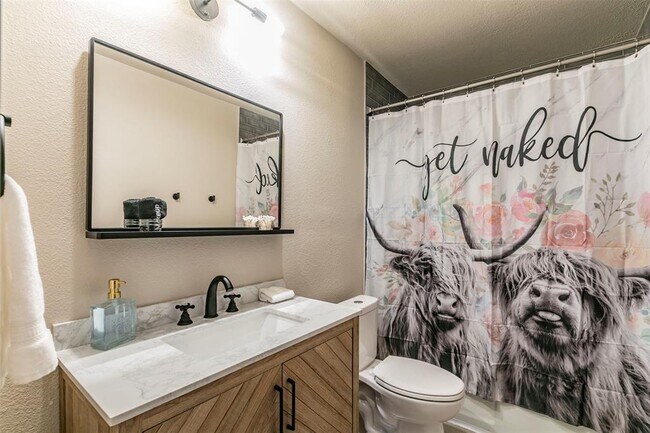 Building Photo - 4613 Joseph St