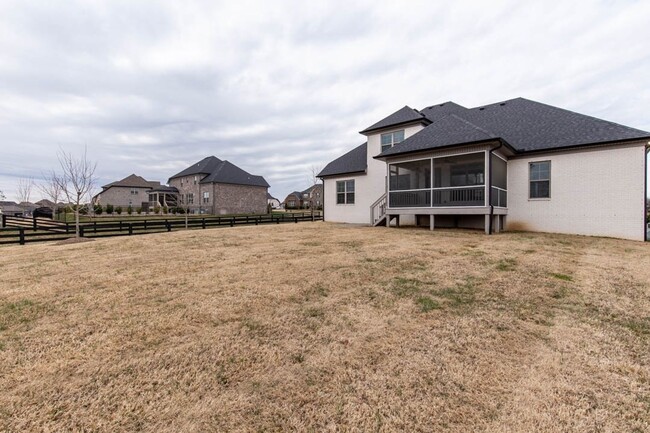 Building Photo - Stunning brick home with detailed accents!