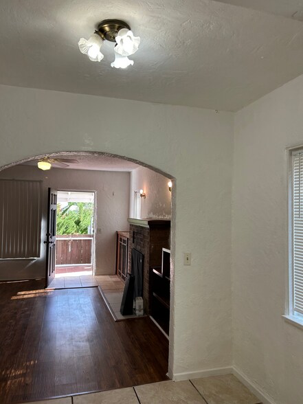 Building Photo - 33141 Case St