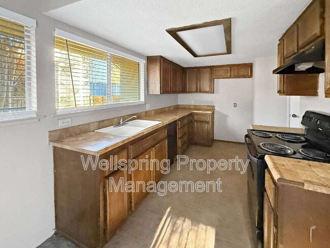 Building Photo - 3700 Tully Rd