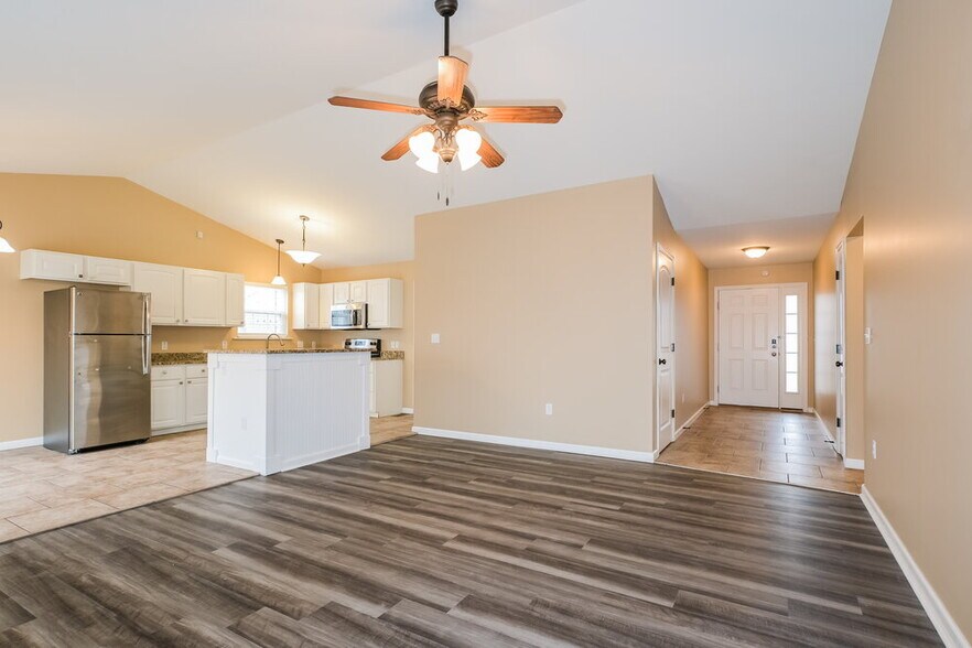 Building Photo - 2032 Belmont Dr