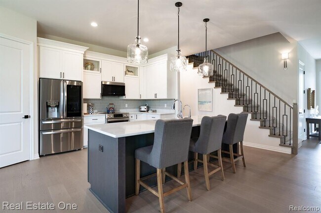 Building Photo - 850 Marlayna Dr