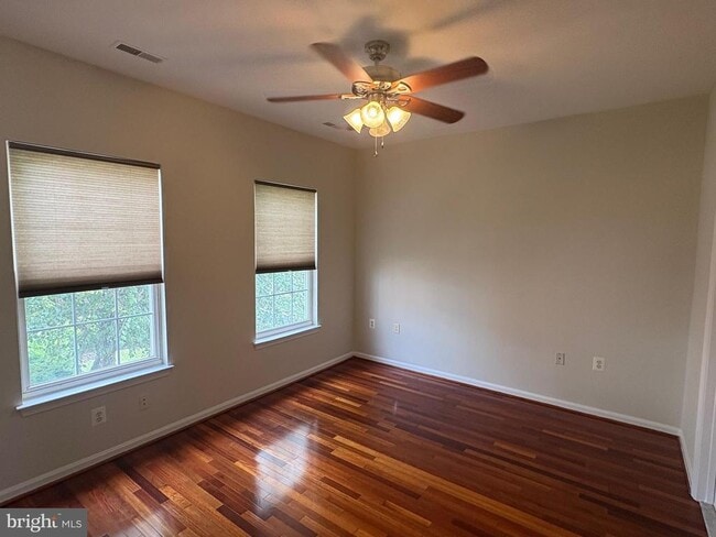 Building Photo - 537 Ensemble Ct