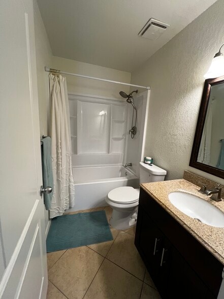 Building Photo - 261 Cottonwood Dr