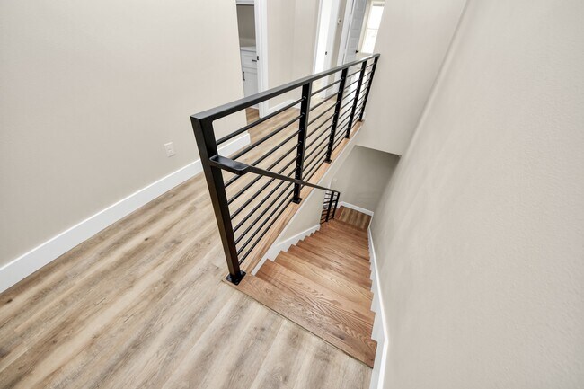 Building Photo - 127 E 38th St