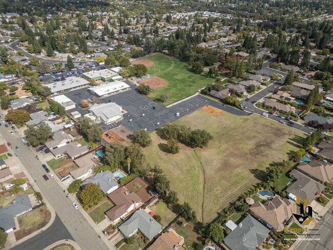 Building Photo - 1814 Vista Creek Dr