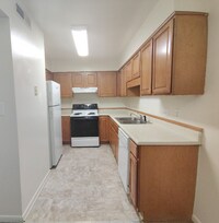 Building Photo - 600 Reusens Rd