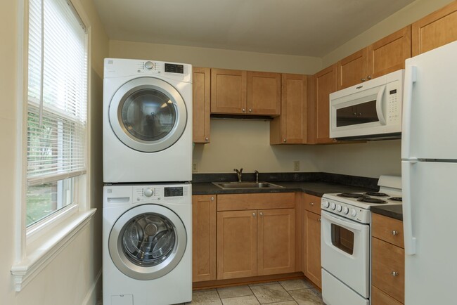 Building Photo - Charming Irving Park Duplex updated 2 bedr...