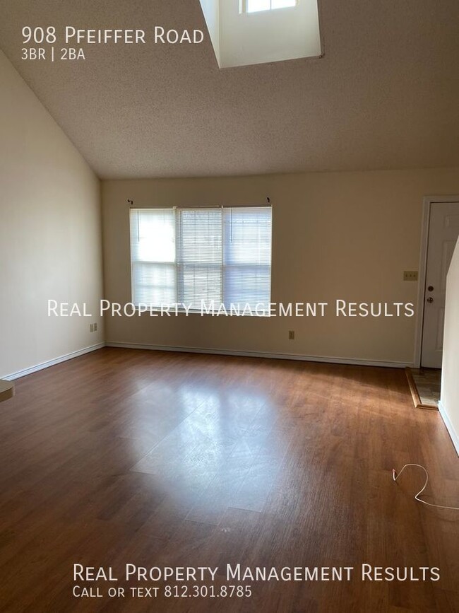 Building Photo - 3 Bedroom, 2 Bath Townhouse, Northside