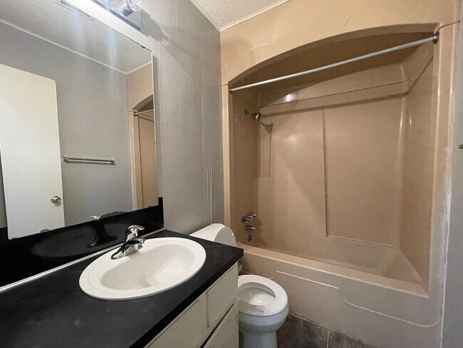 Building Photo - 5339 S Hutchinson Ct