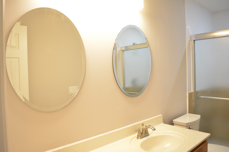 Upstairs Full Bath - 4506 Spyglass Dr