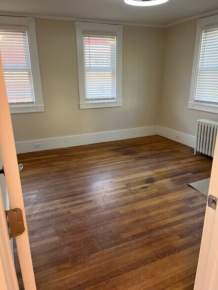 Building Photo - 450 Islington St