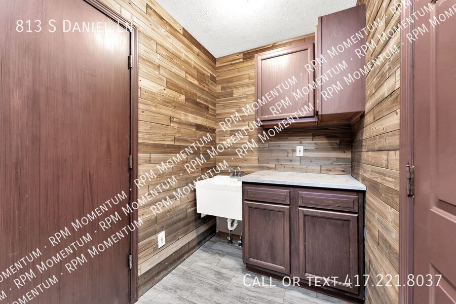 Building Photo - 813 Daniel Ln