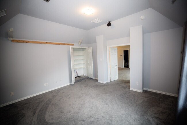 Building Photo - 13923 Hopewell Dr